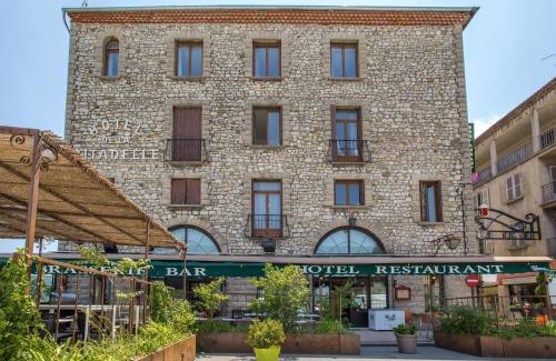Sisteron Hotel | Inviting Hôtel de la Citadelle: Pet-Friendly with Hot Tub