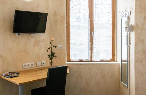 Latresne Hotel | Budget-Friendly Hôtel de la Gare with Family Amenities
