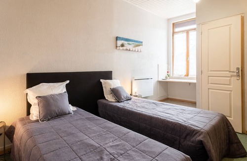 Latresne Hotel | Cozy Hôtel de la Gare: Guest Rated 9.4 with Breakfast & Kitchen