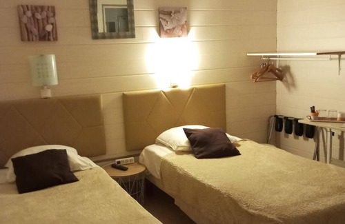Noyers-sur-Cher Hotel | Relax at Hôtel de la Gare with Spa and Family Amenities