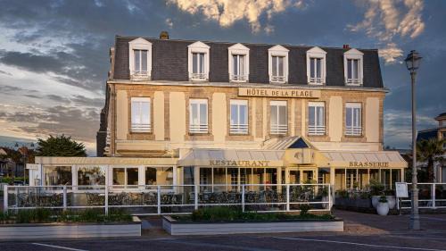Courseulles-sur-Mer Hotel | Oceanfront Bliss at Hôtel De La Plage - Rated 8/10