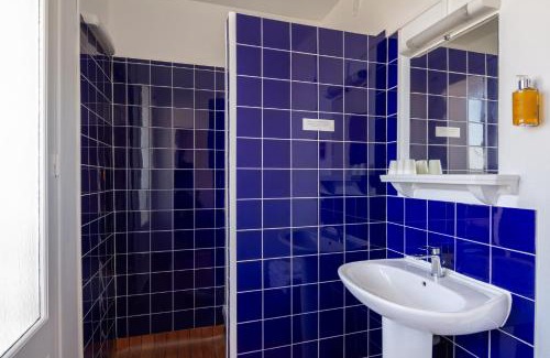 Courseulles-sur-Mer Hotel | Oceanfront Bliss at Hôtel De La Plage - Rated 8/10