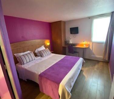 Port Hotel | Oceanfront Hôtel De La Plage with Breakfast and Pet Access