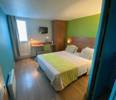 Port Hotel | Oceanfront Hôtel De La Plage with Breakfast and Pet Access