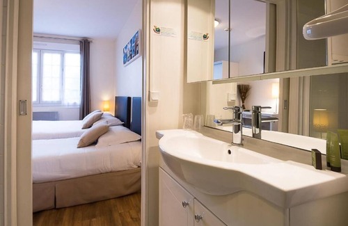 Houlgate Hotel | Idyllic Hôtel de la Plage: Family-Friendly with Breakfast