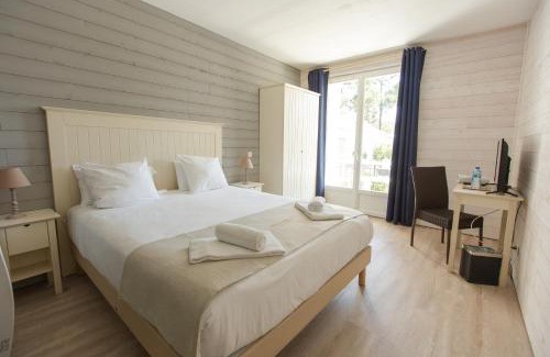 Ronce-les-Bains Hotel | Beachfront Hôtel de la Plage with Pool and Ocean Views