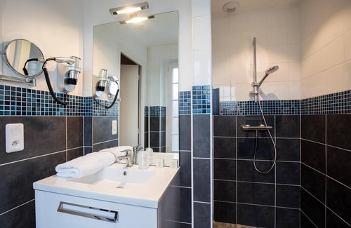 Le Mele-sur-Sarthe Hotel | Discover Hôtel de La Poste: Rated 9/10 with Family-Friendly Amenities