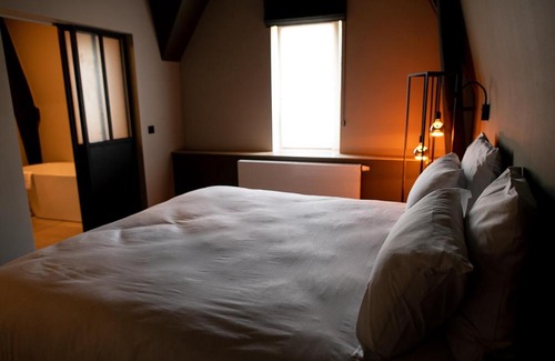 Ellezelles Hotel | Discover Hôtel de la Poste: Guest Rated 9/10 and Family-Friendly