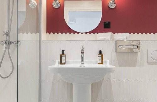 Beaune Hotel | Discover Hôtel de la Poste: 4-Star Comfort and Pool Access