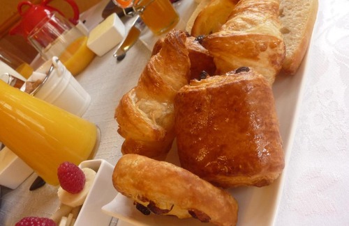 Falaise Hotel | Budget-Friendly Hôtel de la Poste with Family Amenities