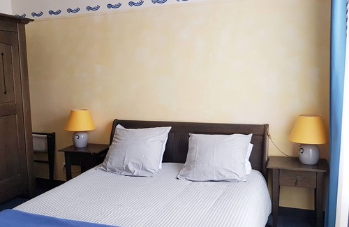 Crozon Hotel | Discover Hôtel de la Presqu'Ile: Family-Friendly & Cozy