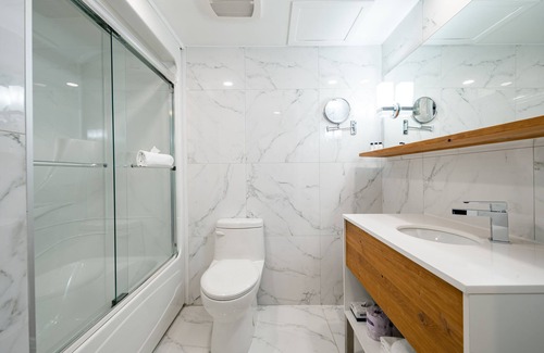 Sorel-Tracy Hotel | Discover Comfort at Hôtel de la Rive with Spa & Dining