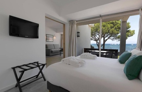 Saint-Florent Hotel | Experience Relaxation at Hôtel De La Roya: 4-Star Oasis