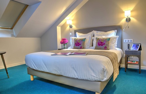 Meru Hotel | Experience Comfort at Hôtel de la Tabletterie - Rated 9.8/10