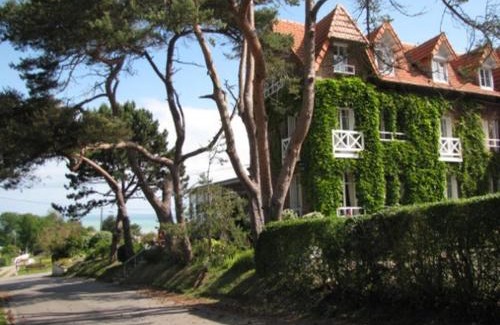 Varengeville-sur-Mer Hotel | Pet-Friendly Hôtel De La Terrasse with Oceanfront Views