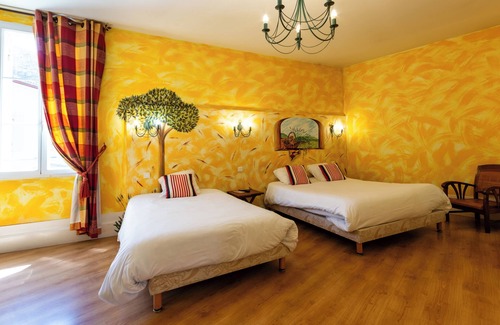 Libourne Hotel | Discover Hôtel de la Tour in Libourne - Family-Friendly Stay