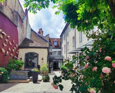Besancon Old Town Hotel | Elegant Hôtel de Paris: Family-Friendly with Top Amenities