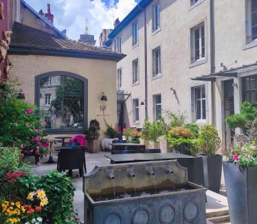 Besancon Old Town Hotel | Elegant Hôtel de Paris: Family-Friendly with Top Amenities