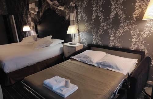 Besancon Old Town Hotel | Elegant Hôtel de Paris: Guest Rated 9/10 with Great Amenities