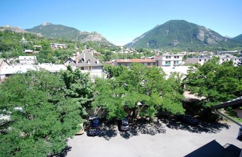 Briancon Hotel | Discover Hôtel De Paris: Pet-Friendly with Great Amenities