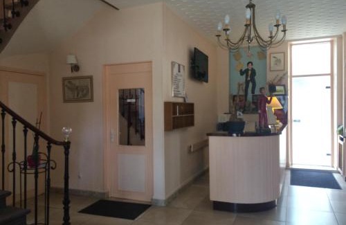 Charleville-Mezieres Hotel | Comfortable Hôtel De Paris: Pet & Child Friendly Stay