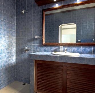 Kaolack Hotel | Pet-Friendly Hôtel de Paris: Family Dining & Relaxation