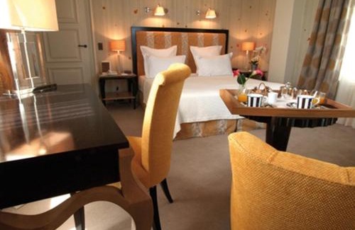 Saint-Emilion Hotel | Indulge at Hôtel de Pavie: 5-Star Stay with Dining & Family Fun