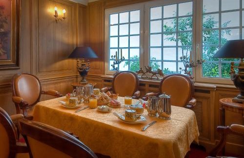 Quartier des Invalides Hotel | Elegant Hôtel de Varenne: Family-Friendly & Wheelchair Accessible