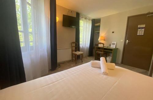 Le Vesinet Hotel | Discover HÔTEL DES 3 MARCHES - Pet Friendly & Family Fun