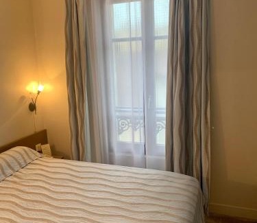 Le Vesinet Hotel | Discover HÔTEL DES 3 MARCHES - Pet Friendly & Family Fun