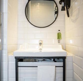 Quartier de la Roquette Hotel | Discover Hôtel Des Arts-Bastille: Family-Friendly Retreat