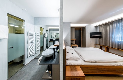 Saillon Hotel | Relax at Hôtel des Bains de Saillon: Pool, Spa & Dining