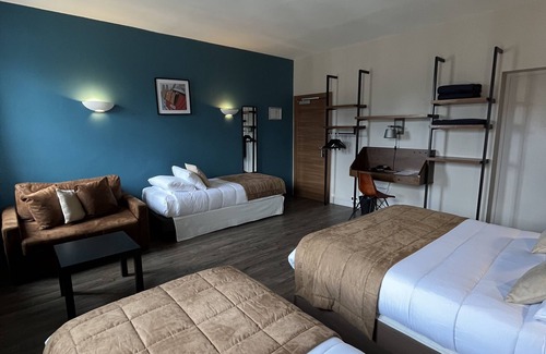 Chateaudun-Bannier Hotel | Discover Hôtel Des Cèdres: Family-Friendly & Accessible Stay