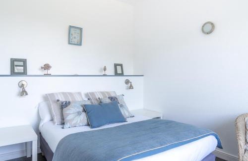 Saint-Pierre-Quiberon Hotel | Oceanfront Retreat at Hôtel Des Deux Mers - Rated 8.6/10