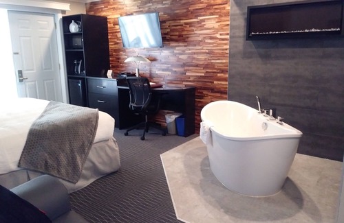 Amos Hotel | Discover Hôtel des Eskers: Family-Friendly with Dining Options