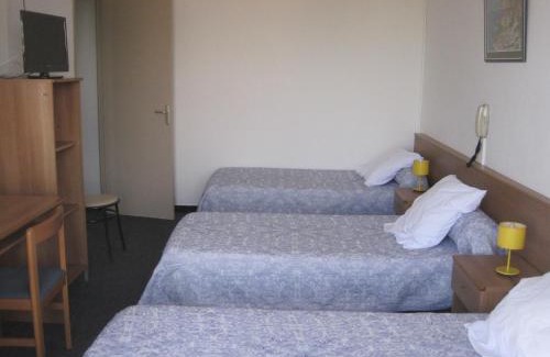 Ventiseri Hotel | Relax at Hôtel Des Nacres with Pool & Oceanfront Views