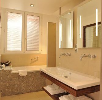 Saint-Jean-Pied-de-Port Hotel | Relax at Hôtel des Pyrénées: Oceanfront Bliss Awaits