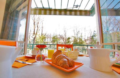 Beziers City Centre Hotel | Cozy Hôtel Des Poètes with Pet-Friendly Amenities