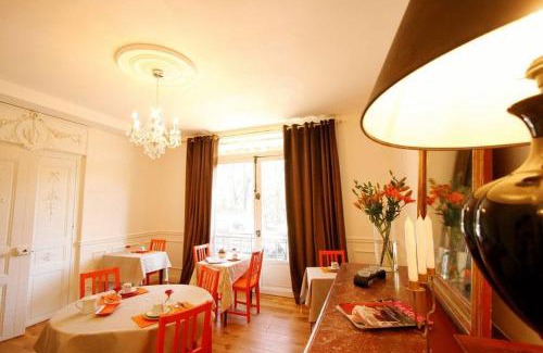 Beziers City Centre Hotel | Cozy Hôtel Des Poètes with Pet-Friendly Amenities