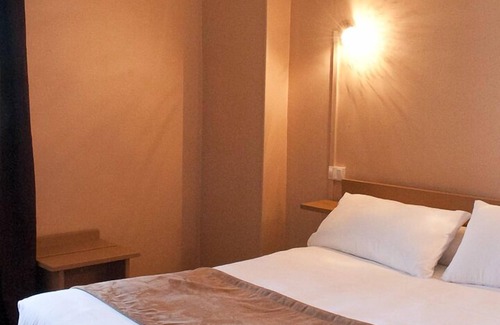 Angouleme Hotel | Discover Hôtel des Pyrénées: Family-Friendly with Spa & Dining