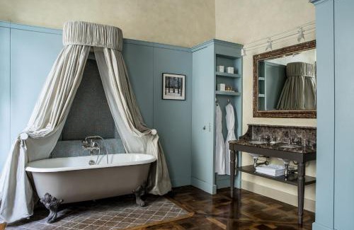 6th Arrondissement Hotel | Elegant Hôtel des Saints Pères - Family-Friendly Retreat