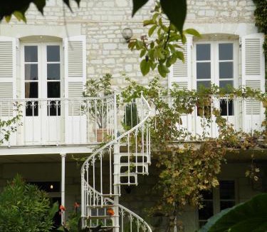 Chinon Hotel | Inviting Hôtel Diderot: Family-Friendly with Top Reviews