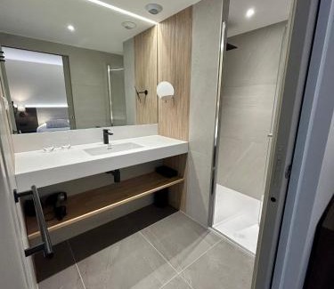 Le Rozier Hotel | Inviting Hôtel Doussière with Restaurant l'Alicanta