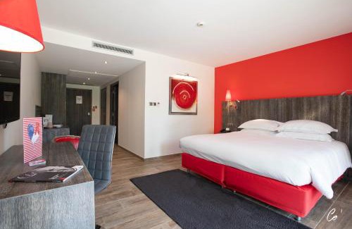 Vonnas Hotel | Relax at Hôtel du Bois Blanc with Oceanfront Views & Spa