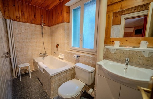 Valloire Hotel | Discover Hôtel du Centre: Family-Friendly & Accessible Stay