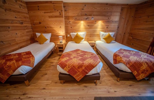 Valloire Hotel | Discover Hôtel du Centre: Family-Friendly & Accessible Stay