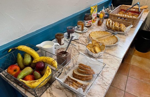 Vitre Hotel | Comfortable Hôtel du Château: Family-Friendly with Breakfast