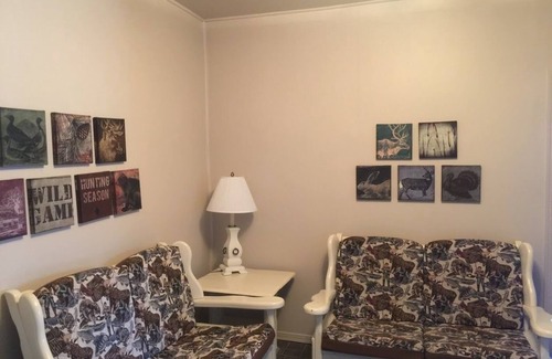 Argenteuil Regional County Municipality Hotel | Budget-Friendly Hôtel du Chasseur with Family Amenities