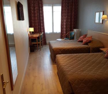 Notre-Dame Hotel | Pet-Friendly Comfort at Hôtel du Cheval Rouge