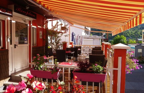 Cilaos Hotel | Welcoming Hôtel Du Cirque: Family-Friendly with Great Amenities